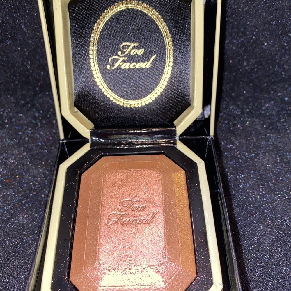 Too faced highlighter